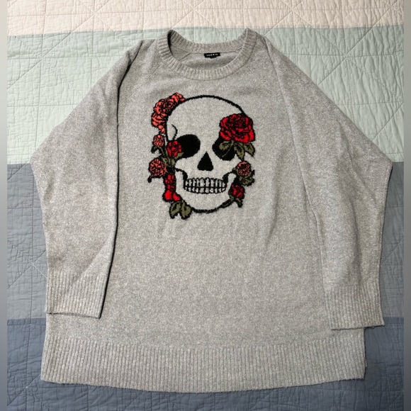 Torrid Gray Roses & Skull Sweater size 3 - Picture 1 of 4